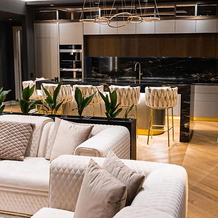 Deluxe Aparthotel Marwell Residence Сучеава Екстериор снимка