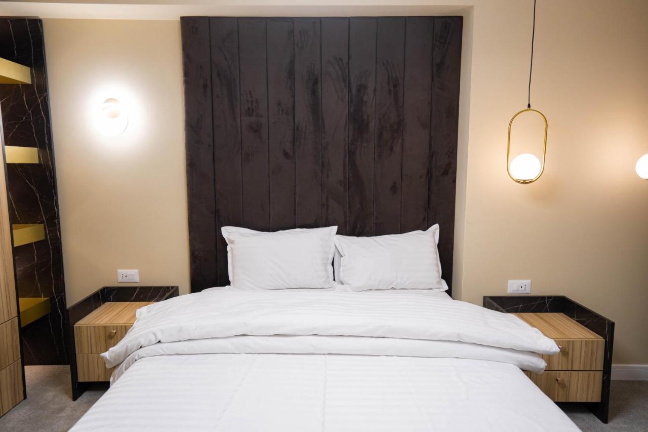 Deluxe Aparthotel Marwell Residence Сучеава Екстериор снимка