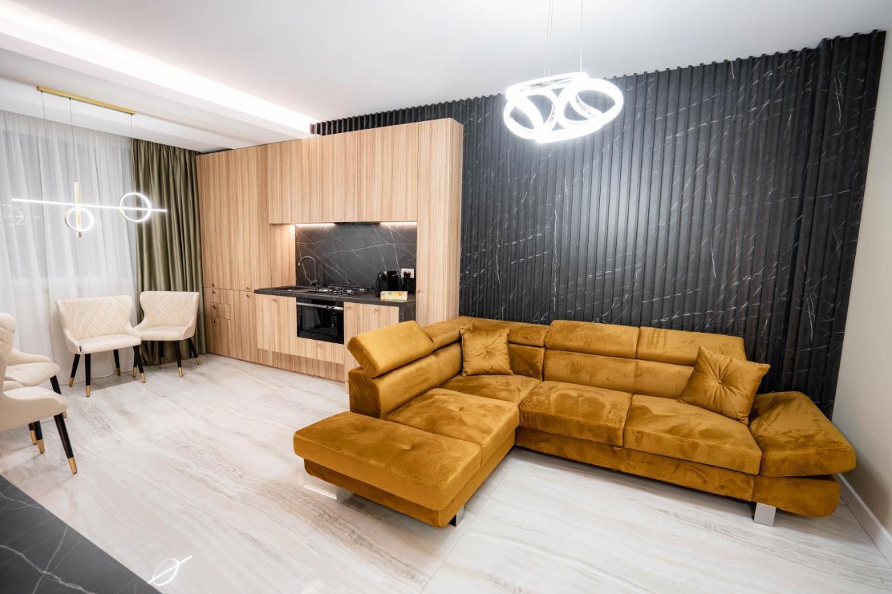 Deluxe Aparthotel Marwell Residence Сучеава Екстериор снимка