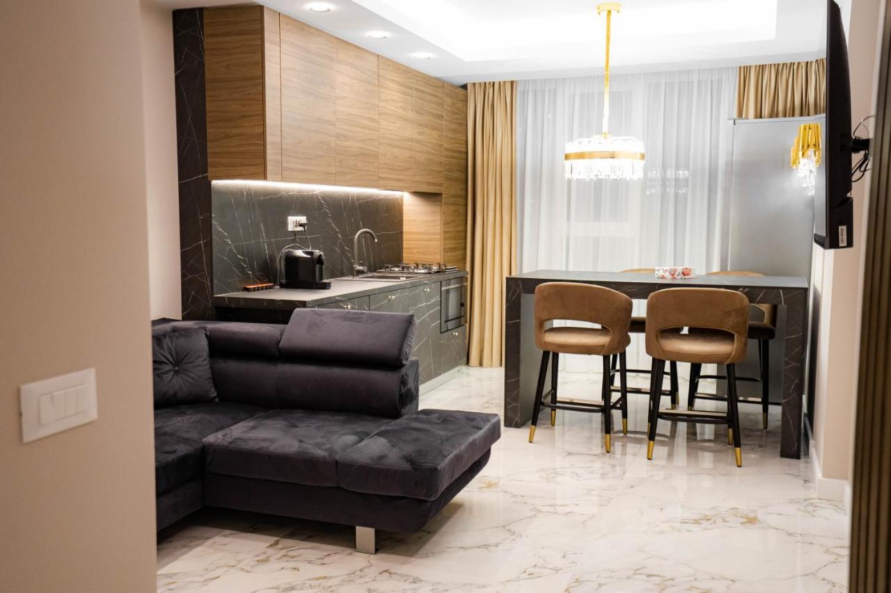 Deluxe Aparthotel Marwell Residence Сучеава Екстериор снимка