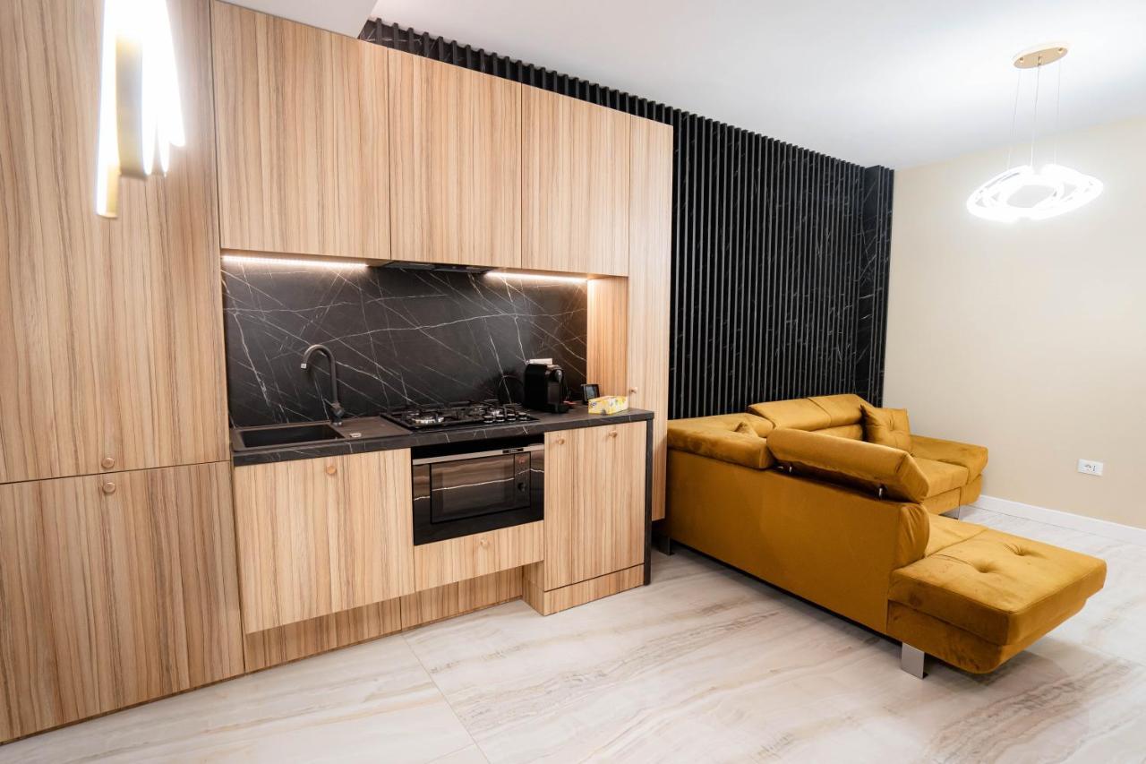 Deluxe Aparthotel Marwell Residence Сучеава Екстериор снимка