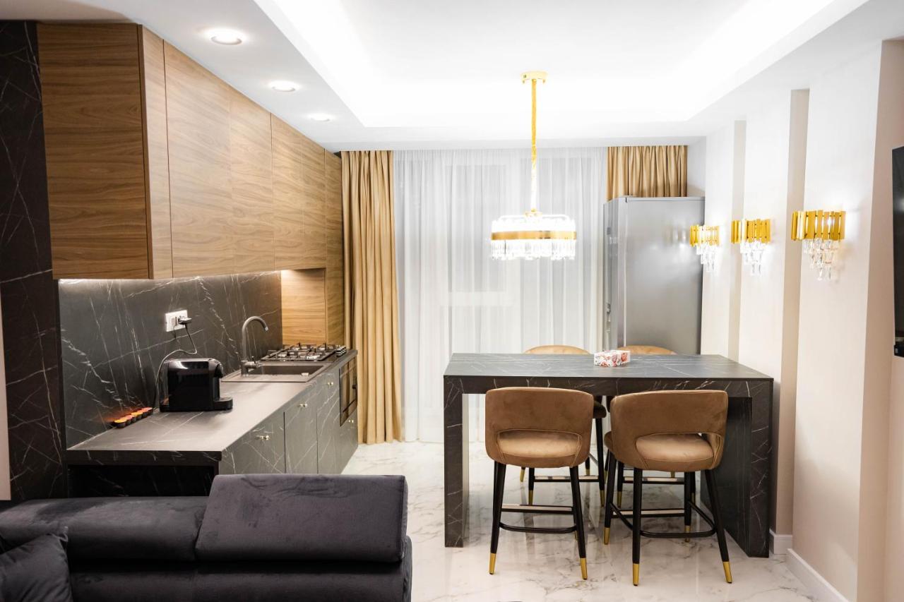 Deluxe Aparthotel Marwell Residence Сучеава Екстериор снимка
