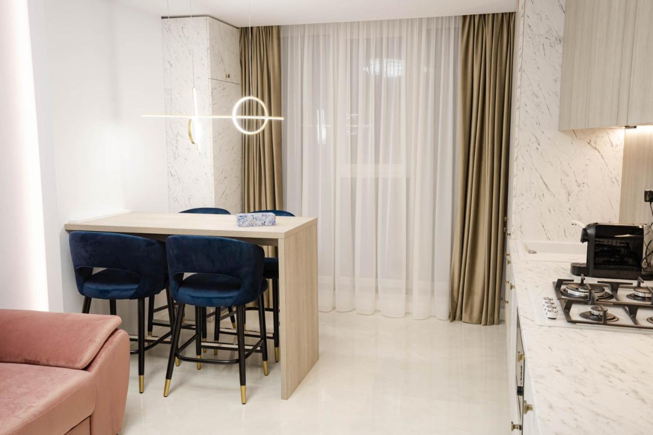 Deluxe Aparthotel Marwell Residence Сучеава Екстериор снимка