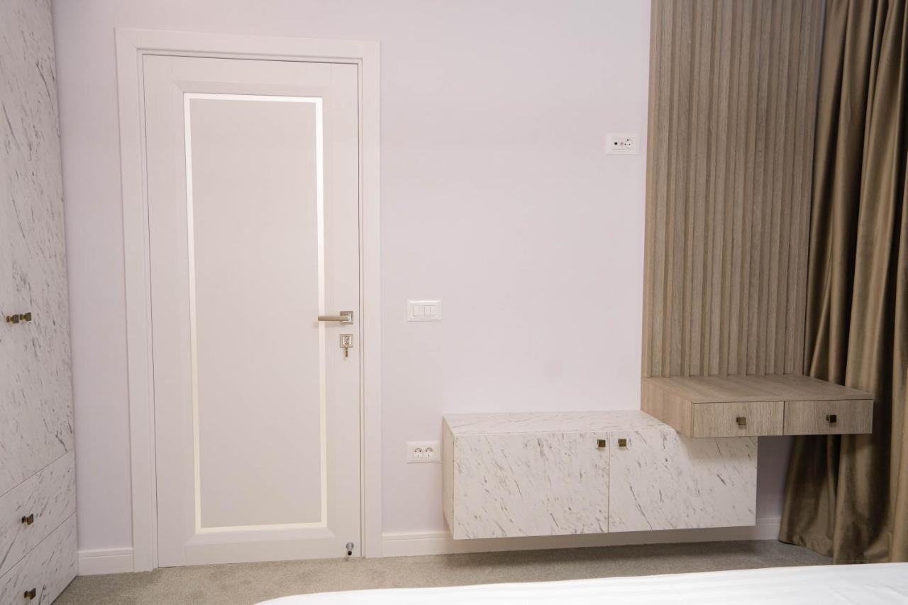 Deluxe Aparthotel Marwell Residence Сучеава Екстериор снимка