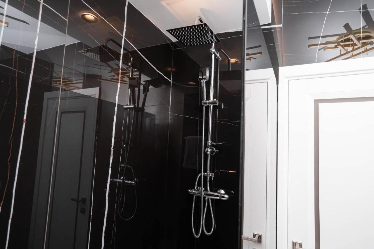 Deluxe Aparthotel Marwell Residence Сучеава Екстериор снимка