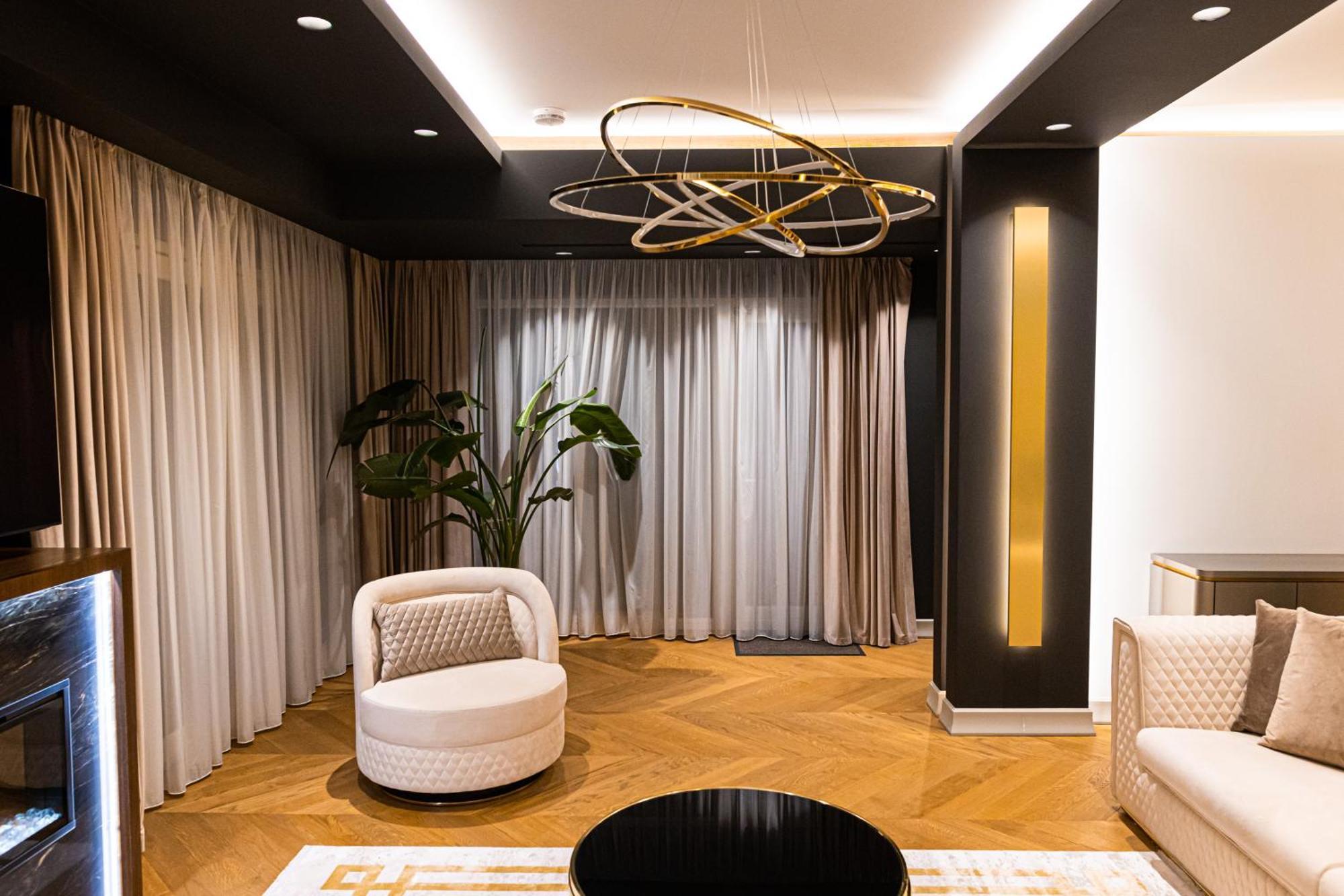 Deluxe Aparthotel Marwell Residence Сучеава Стая снимка